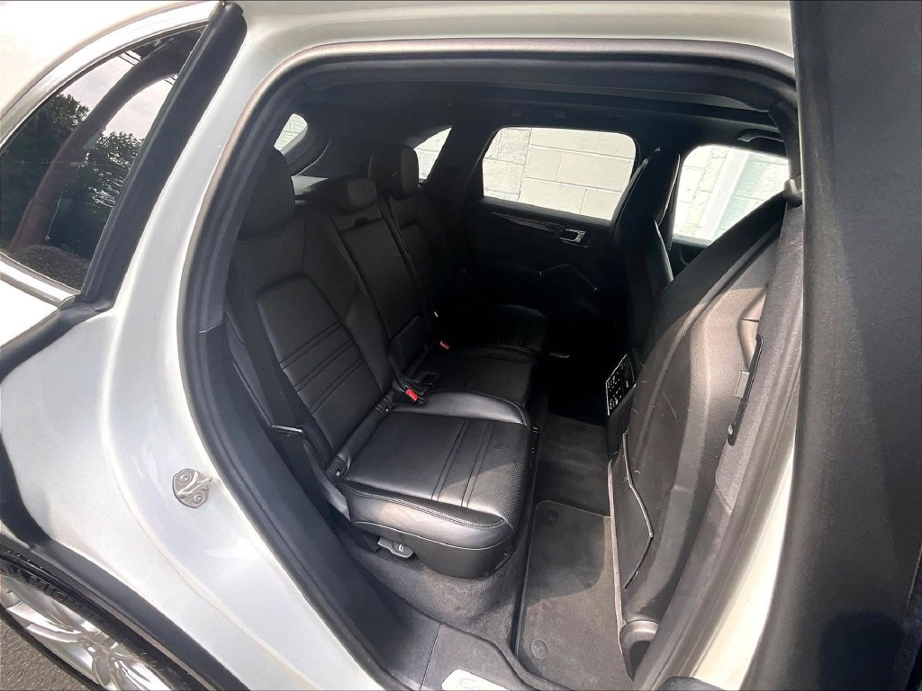 Certified 2023 Porsche Cayenne AWD/4WD image 21