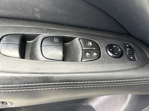 Used 2016 Nissan Pathfinder Platinum w/ Family Entertainment Package image 17