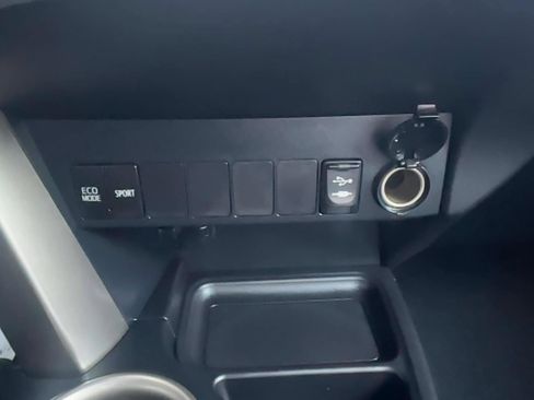 Used 2014 Toyota RAV4 LE AWD/4WD image 9