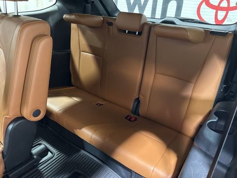 Used 2025 Toyota Highlander Platinum image 23