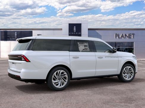 New 2027 Lincoln Navigator L Reserve RWD image 6