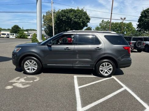 Used 2018 Ford Explorer XLT w/ Equipment Group 202A AWD/4WD image 4
