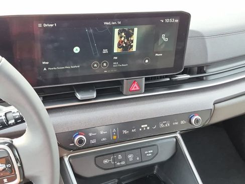 Used 2026 Kia Carnival EX image 16