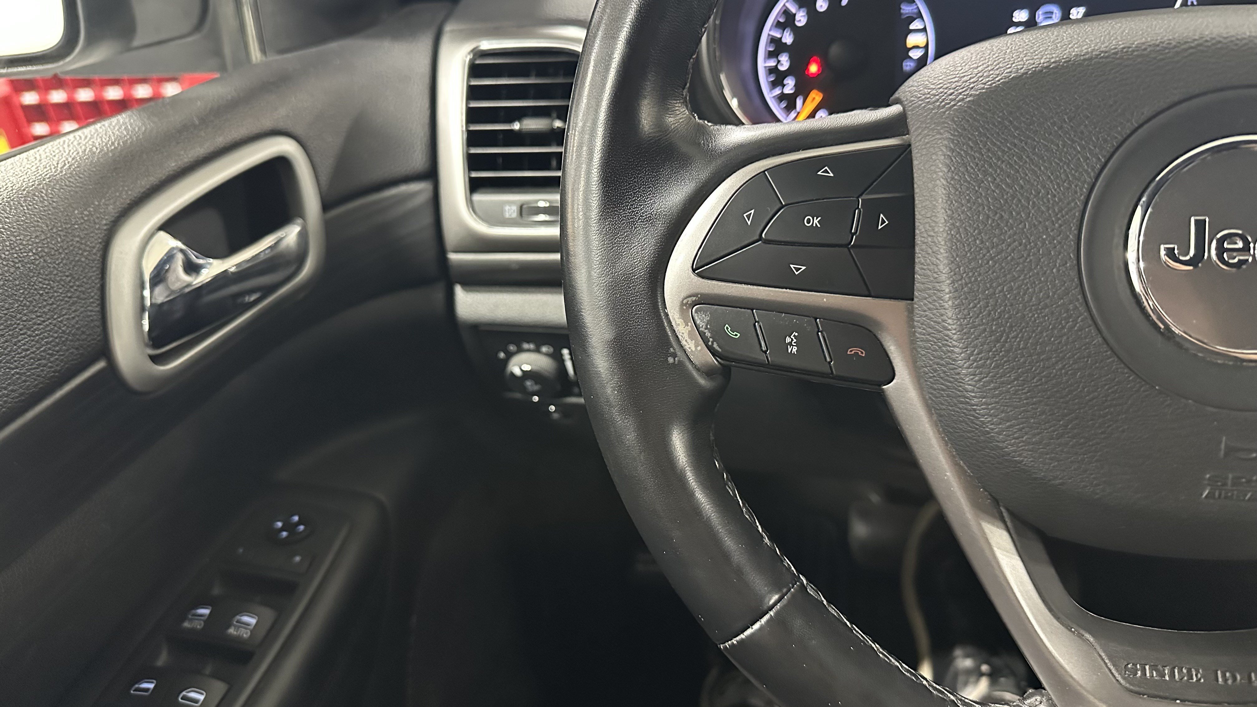 Used 2021 Jeep Grand Cherokee Laredo X AWD/4WD image 20