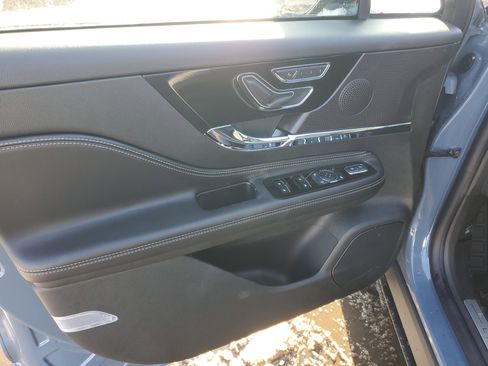 New 2026 Lincoln Corsair Premiere image 8