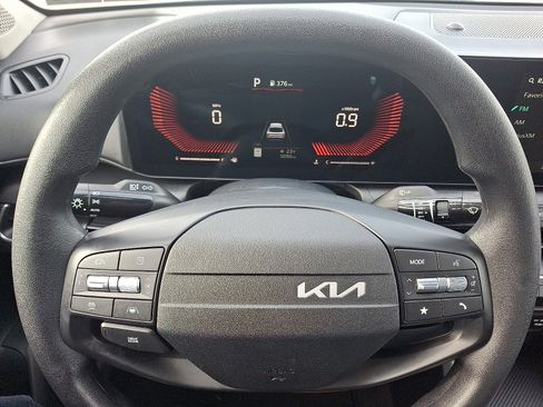 Used 2025 Kia K4 LXS image 18