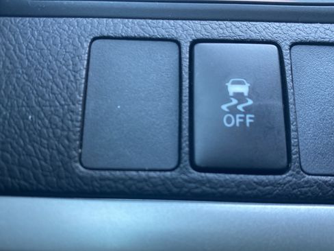 Used 2017 Toyota Camry SE w/ Moonroof Package FWD image 21