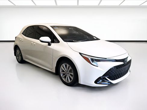 Used 2024 Toyota Corolla SE w/ SE Package FWD image 3