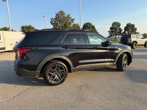 Used 2025 Ford Explorer ST-Line w/ ST-Line Street Pack AWD/4WD image 16