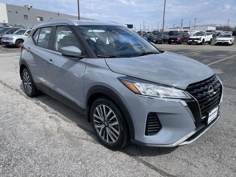 Used 2024 Nissan Kicks SV image 1