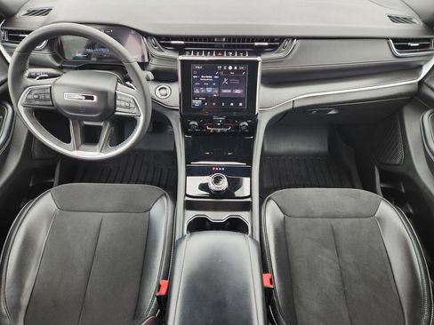 Used 2024 Jeep Grand Cherokee L Altitude image 27