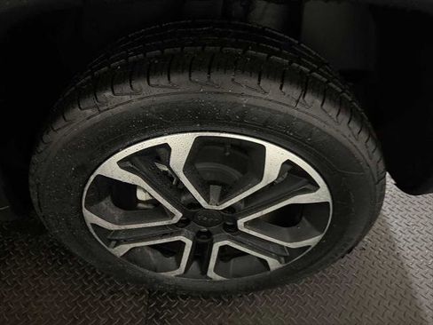 Certified 2023 Jeep Compass Limited image 9