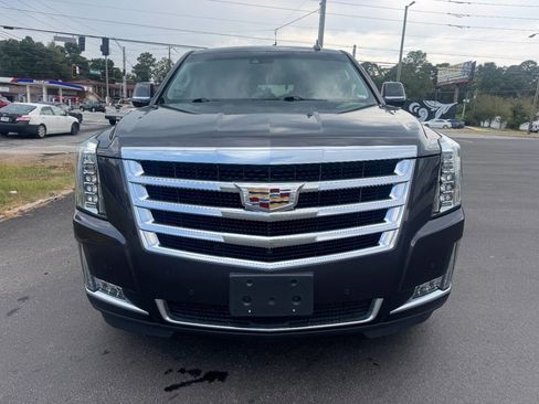 Used 2017 Cadillac Escalade Premium Luxury image 8