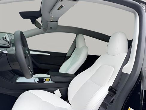 Used 2023 Tesla Model Y Long Range image 18