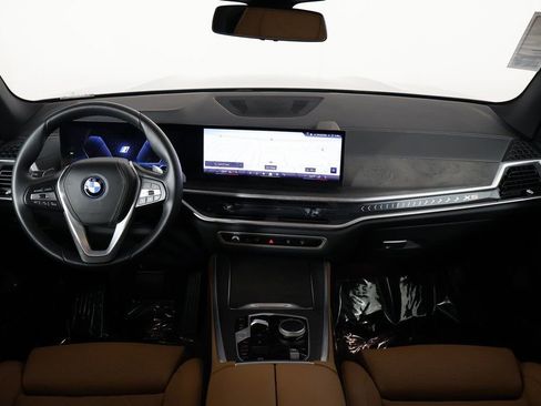 Used 2025 BMW X5 xDrive50e w/ Parking Assistance Package image 8