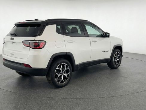 Used 2025 Jeep Compass Limited AWD/4WD image 9
