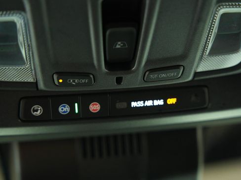 Used 2025 GMC Sierra 1500 AT4 w/ AT4 Premium Package AWD/4WD image 42