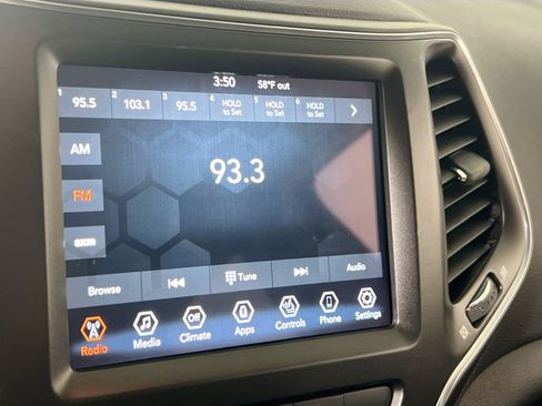 Used 2022 Jeep Cherokee Trailhawk image 14