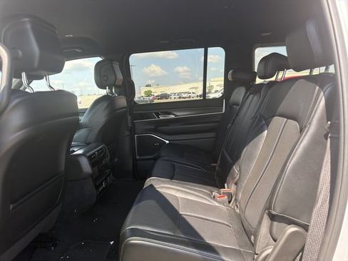 Used 2024 Jeep Wagoneer Series II w/ Flexible Seating Group AWD/4WD image 12