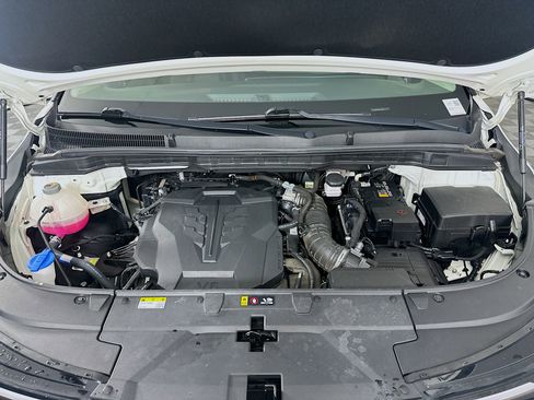 Used 2025 Kia Carnival FWD image 35