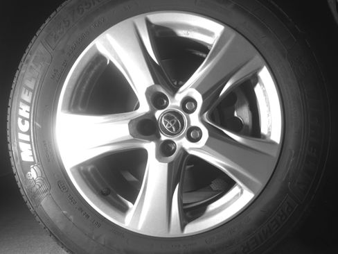 Used 2025 Toyota Highlander LE FWD image 13