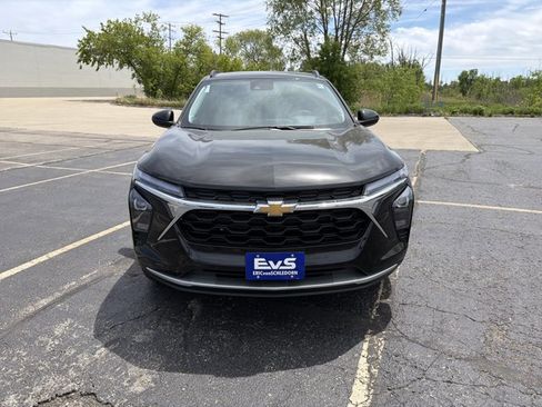 New 2026 Chevrolet Trax LT w/ Sunroof Package FWD image 3