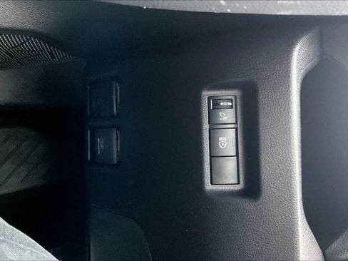 Used 2024 Toyota RAV4 XLE FWD image 33