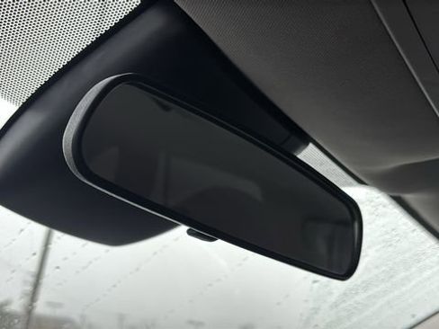 Used 2025 Toyota Highlander LE image 26