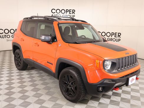 Used 2018 Jeep Renegade Trailhawk AWD/4WD image 1