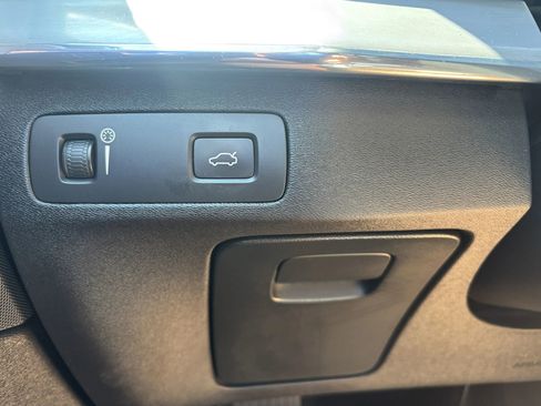 Used 2016 Volvo XC90 T6 Momentum image 19