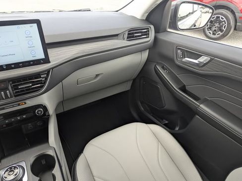 Used 2026 Ford Escape SE w/ PHEV Premium Package FWD image 16