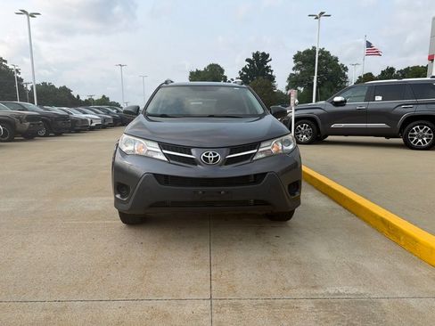 Used 2014 Toyota RAV4 LE AWD/4WD image 2