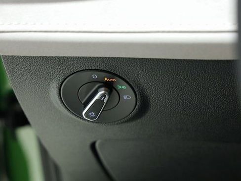 New 2025 Volkswagen Taos SE image 27