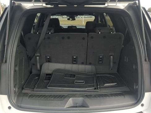 Used 2024 GMC Yukon SLE w/ Gmc Pro Safety Plus Package image 14