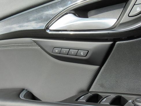 Used 2025 Buick Envision Preferred AWD/4WD image 27