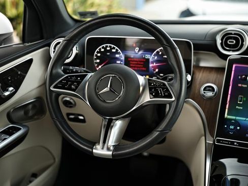 Used 2023 Mercedes-Benz GLC 300 4MATIC image 28