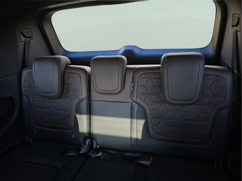Used 2025 Nissan Armada Platinum Reserve AWD/4WD image 9