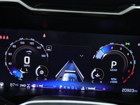 Used 2024 Chevrolet Colorado Z71 w/ Z71 Convenience Package 2 image 17