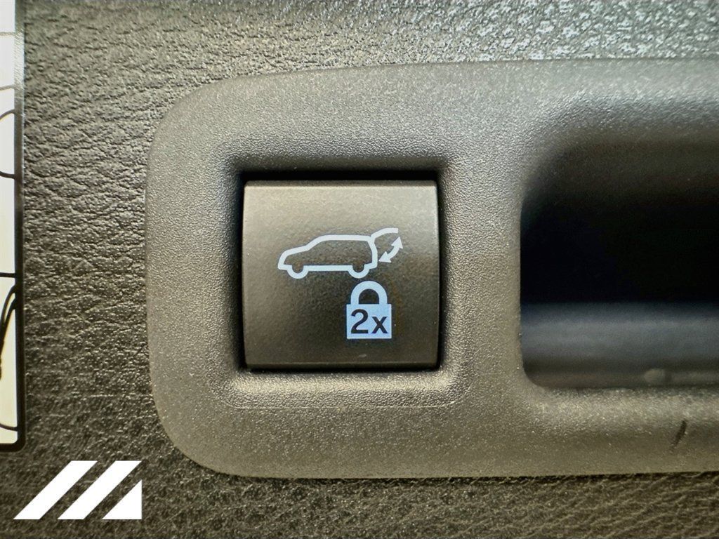 Used 2024 Toyota Sienna XLE AWD/4WD image 29