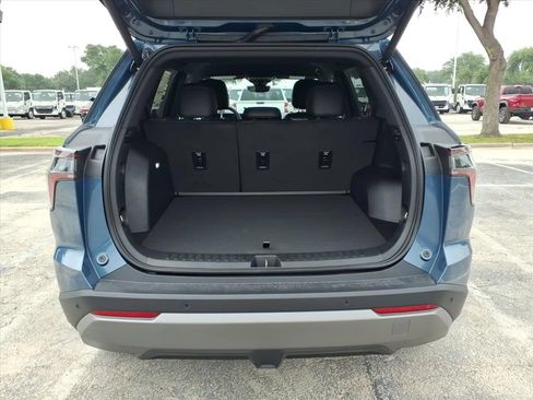 New 2026 Chevrolet Equinox LT w/ Convenience Package II FWD image 12