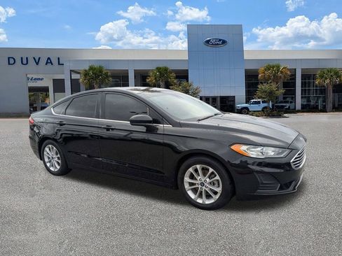 Used 2020 Ford Fusion SE image 2