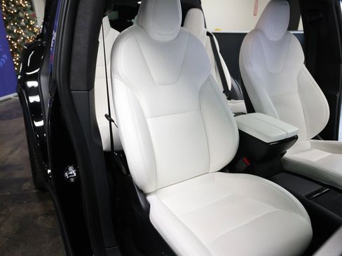 Used 2020 Tesla Model X image 37