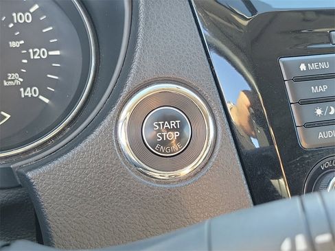 Used 2018 Nissan Rogue SV w/ Premium Package image 8