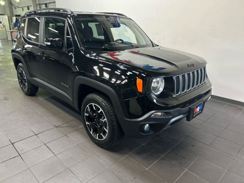 Used 2023 Jeep Renegade Latitude AWD/4WD image 2