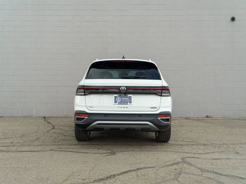 Used 2025 Volkswagen Taos SEL AWD/4WD image 6