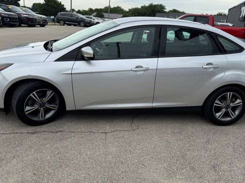 Used 2017 Ford Focus SE FWD image 5