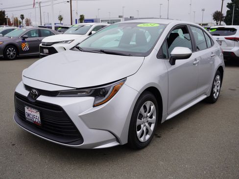 Used 2024 Toyota Corolla LE image 7