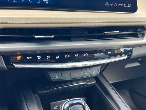 Used 2024 Cadillac XT4 Luxury w/ Cold Weather Package AWD/4WD image 29