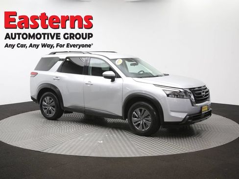 Used 2025 Nissan Pathfinder SV FWD image 52