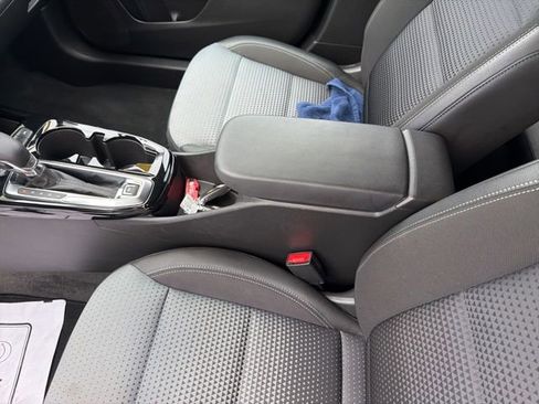 Used 2025 Chevrolet Trax LT w/ LT Convenience Package FWD image 29